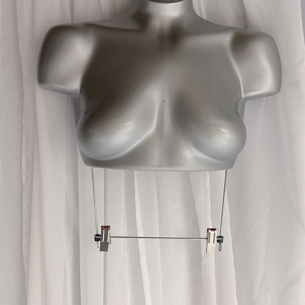 Female bust display form